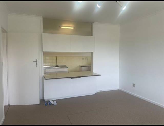 1 BEDROOM PROPERTY TO RENT IN RONDEBOSCH